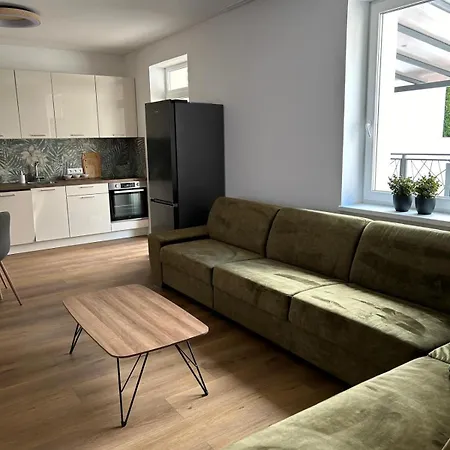 365 Vajana & Jacuzzi Apartment Piest'any