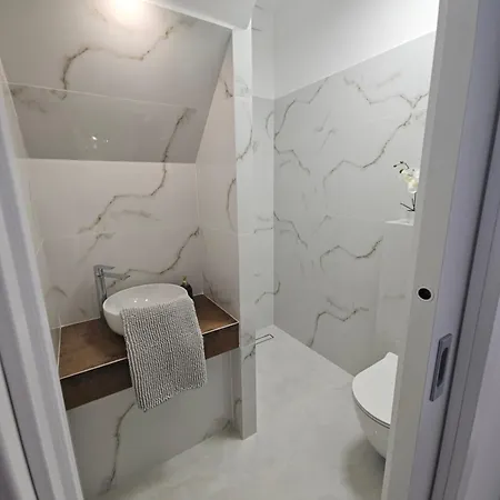 365 Vajana & Jacuzzi, Wallbox, Free Parking 皮耶什佳尼