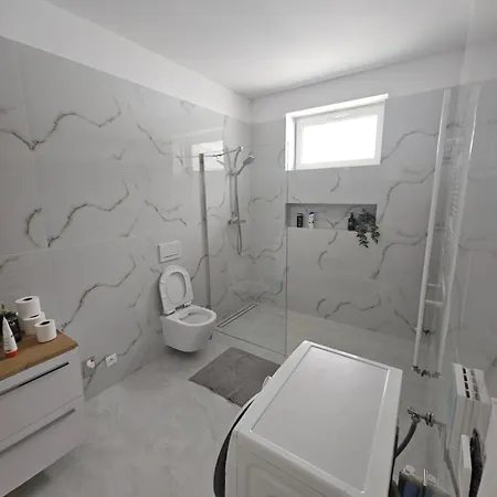 Vajana Exclusiv & Jacuzzi * Piest'any