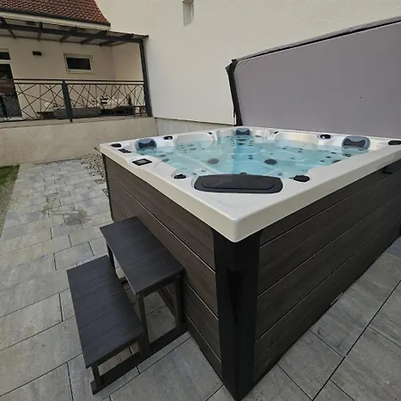 Lägenhet 365 Vajana & Jacuzzi, Wallbox, Free Parking *