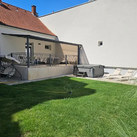 365 Vajana&jacuzzi, Wallbox, Free Parking * Piest'any