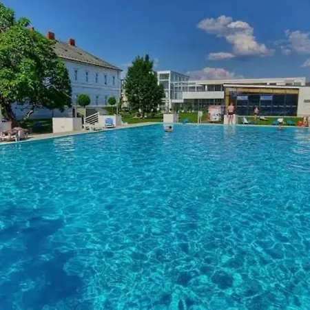 365 Vajana&jacuzzi, Wallbox, Free Parking * Piest'any