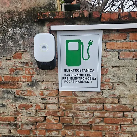 365 Vajana & Jacuzzi, Wallbox, Free Parking Piest'any