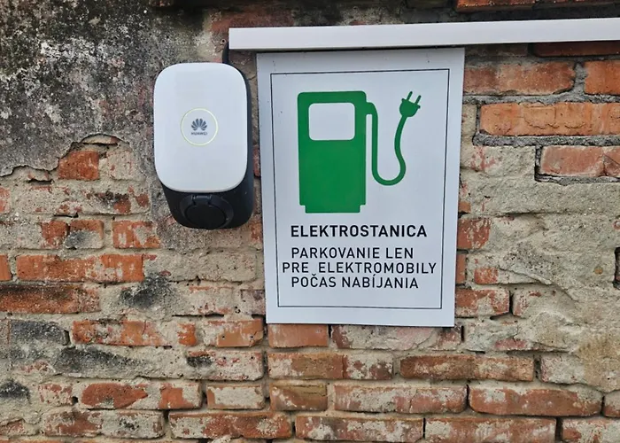 365 Vajana&jacuzzi, Wallbox, Free Parking Piest'any